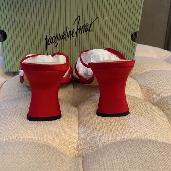 NIB Red Satin Sandals Sz 8 1/2 - Picture 4 of 9